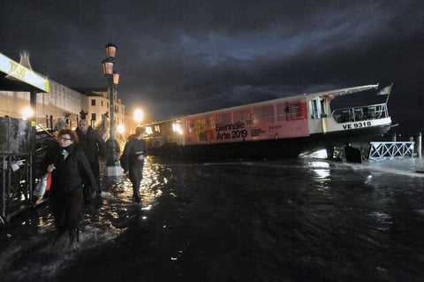 Todas las escuelas en Venecia y de las islas permanecerán cerradas hoy y en varias zonas de la ciudad se han producido apagones.