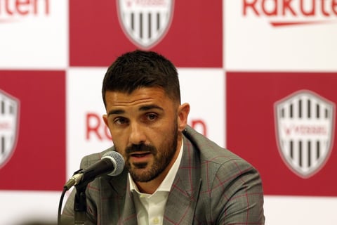 'He decidido que este es el momento perfecto', dijo Villa, quien añadió que en la temporada que ha jugado en el Vissel ha podido hacer 'un buen número de goles' y que a partir de ahora 'tendrá tiempo para dedicarse a otras cosas', entre ellas la gestión de un club de Nueva York cuya adquisición también anunció en la víspera.