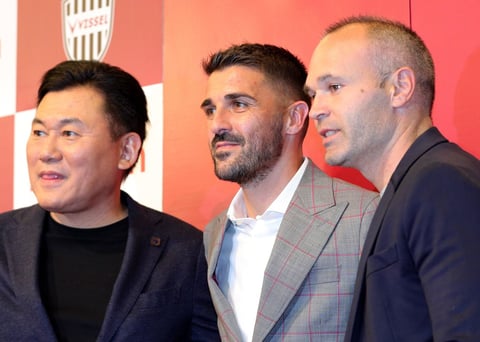 Villa expresó sus agradecimientos a todos los clubes por los que ha pasado en una trayectoria profesional que se ha alargado durante casi dos décadas, así como a sus compañeros de equipo, amigos y familiares.