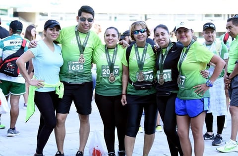 13112019 EN UNA CARRERA.  Ingrid, Pedro, Cynthia, Estelita, Karla y Gina.
