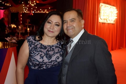 13112019 EN UNA CENA BAILE.  Isabel y Manuel.