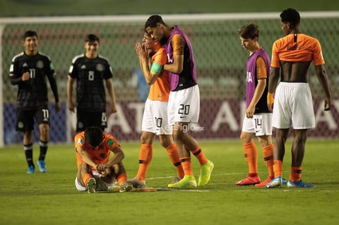 México - Paises Bajos


AME4804. BRASILIA (BRASIL), 14/11/2019.- Jugadores de Países Bajos se lamentan este jueves tras perder en la serie de penaltis en un partido de las semifinales de la Copa Mundial Sub-17 entre México y Países Bajos en el estadio Bezerrao en la ciudad de Gama, cerca a Brasilia (Brasil). EFE/Joédson Alves

DEP Fútbol Brasilia BRASILIA BRASIL FÚTBOL MUNDIAL SUB17 Brasil