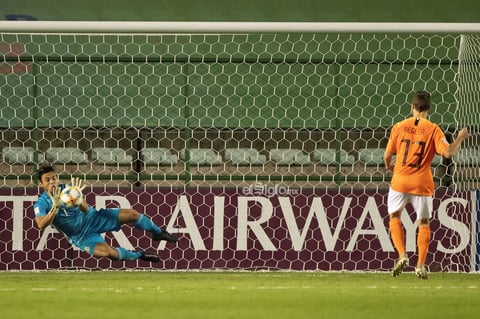 México - Paises Bajos


AME4793. BRASILIA (BRASIL), 14/11/2019.- El portero de México Eduardo García (i) detiene un balón este jueves en la serie de penaltis en un partido de las semifinales de la Copa Mundial Sub-17 entre México y Países Bajos en el estadio Bezerrao en la ciudad de Gama, cerca a Brasilia (Brasil). EFE/Joédson Alves

DEP Fútbol Brasilia BRASILIA BRASIL FÚTBOL MUNDIAL SUB17 Brasil