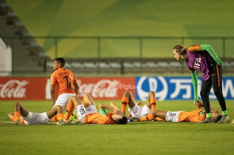 México - Paises Bajos


AME4761. BRASILIA (BRASIL), 14/11/2019.- Jugadores de Países Bajos se lamentan este jueves tras perder en la serie de penaltis en un partido de las semifinales de la Copa Mundial Sub-17 entre México y Países Bajos en el estadio Bezerrao en la ciudad de Gama, cerca a Brasilia (Brasil). EFE/Joédson Alves

DEP Fútbol Brasilia BRASILIA BRASIL FÚTBOL MUNDIAL SUB17 Brasil