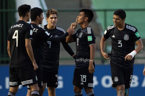 México - Paises Bajos


AME4775. BRASILIA (BRASIL), 14/11/2019.- Efraín Álvarez (c) de México celebra un gol este jueves en el partido de las semifinales de la Copa Mundial Sub-17 entre México y Países Bajos en el estadio Bezerrao en la ciudad de Gama, cerca a Brasilia (Brasil). EFE/Joédson Alves

DEP Fútbol Brasilia BRASILIA BRASIL FÚTBOL MUNDIAL SUB17 Brasil