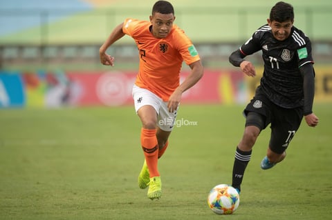 México - Paises Bajos


AME4761. BRASILIA (BRASIL), 14/11/2019.- El jugador México Arturo Delgado (d) disputa un balón con Youri Regeer de Países Bajos este jueves en el partido de las semifinales de la Copa Mundial Sub-17 entre México y Países Bajos en el estadio Bezerrao en la ciudad de Gama, cerca a Brasilia (Brasil). EFE/Joédson Alves

DEP Fútbol Brasilia BRASILIA BRASIL FÚTBOL MUNDIAL SUB17 Brasil