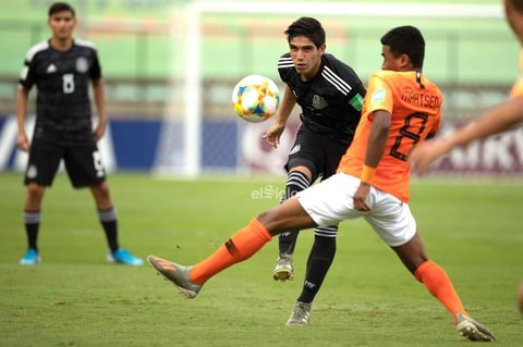 México - Paises Bajos


AME4748. BRASILIA (BRASIL), 14/11/2019.- El jugador México Víctor Guzmán (c) disputa un balón con Ian Maatsen de Países Bajos este jueves en el partido de las semifinales de la Copa Mundial Sub-17 entre México y Países Bajos en el estadio Bezerrao en la ciudad de Gama, cerca a Brasilia (Brasil). EFE/Joédson Alves

DEP Fútbol Brasilia BRASILIA BRASIL FÚTBOL MUNDIAL SUB17 Brasil