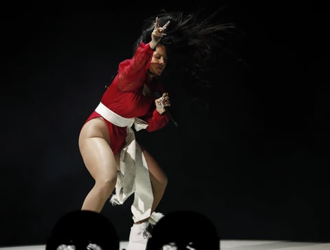 Pero además, 'El mal querer', una ambiciosa y triunfal producción conceptual que entrelazaba el flamenco con el sonido urbano, obtuvo otros dos premios no directamente relacionados con Rosalía: Mejor diseño de empaque (Man Mourentan y Tamara Pérez) y Mejor ingeniería de grabación para un álbum (El Guincho, Brian Hernández, Jaycen Joshua y Chris Athens).