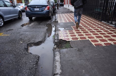 Charcos. Con la reciente caída de lluvia, seformaron un buen número de charcos en cada una de las zanjas del sector.