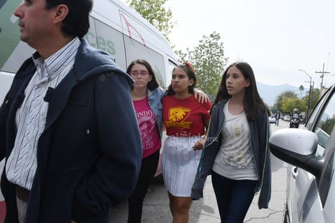 Participantes y asistentes al desfile vivieron los hechos.