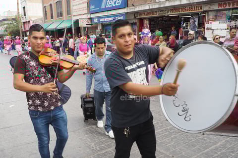 Decenas de laguneros participaron en el evento para bendecir a las danzas.