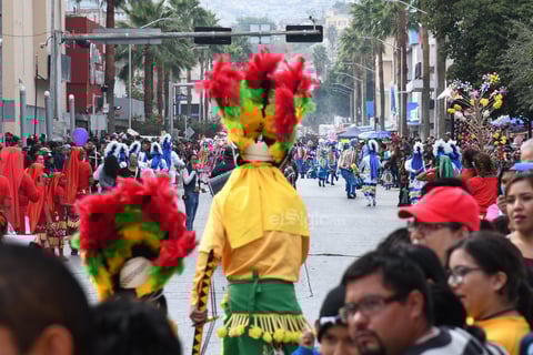 Laguneros de todas las edades admiraron el paso.