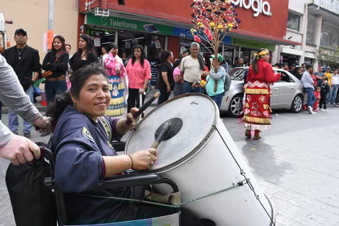 Fieles. Pese a las dificultades que pudieran presentarse, las personas continúan siendo fieles a la Virgen María de Guadalupe y se esfuerzan por ir a su casa en Torreón, agradeciéndole por las bendiciones recibidas en el año.