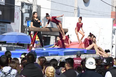 Talento. Las pequeñas gimnastas hicieron gala de sus habilidades y talento en esta disciplina durante el recorrido de ayer. Las niñas y jovencitas hicieron algunas demostraciones en la barra de equilibrio.
