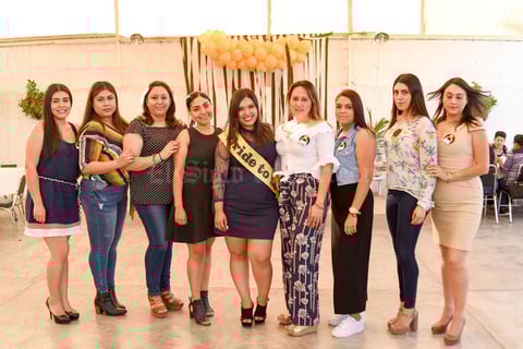 16112019 FIESTA PRENUPCIAL.  Griselda González Guevara disfrutó de la despedida de soltera que se organizó en su honor. La novia contrajo nupcias con Édgar Alonso Hernández González el pasado 19 de octubre.