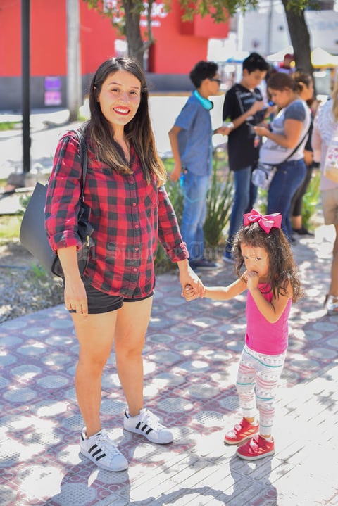 16112019 PASEO COLóN.  Karen y Lia.