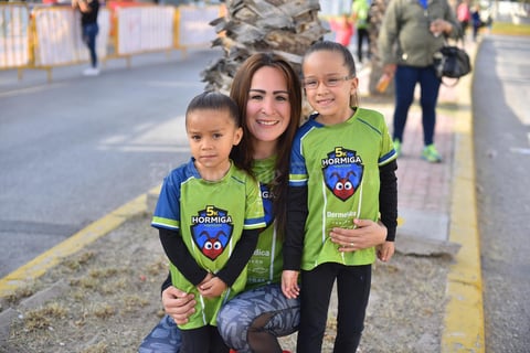 17112019 EN CARRERA ATLÉTICA.  Sara, Sarita y Celina.