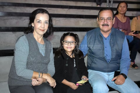 19112019 Lucy, Marina y Ezequiel.