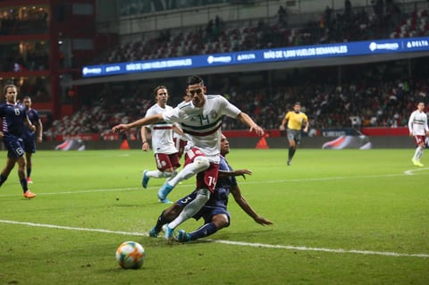 El triunfo agónico con tanto de Uriel Antuna en el complemento salva lo numérico mas no lo futbolístico. El récord de 'El Tata' queda en 15 ganados, un empate y una derrota en los 17 partidos que dirigió durante este su primer año como estratega nacional, pero lo de este martes se podría colocar en el casillero de los duelos perdidos por la manera en que lo tuvo contra la pared un equipo como el bermudeño, que con algo de orden, una pizca de descaro y más actitud, hizo sufrir a los tricolores.