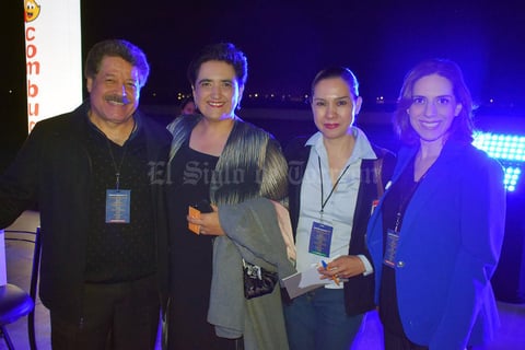 20112019 EN UN SIMPOSIUM.  Alberto, Martha, Érika y Mayra.
