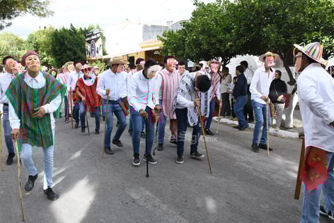 Desfilan en Lerdo por Día de la Revolución Mexicana