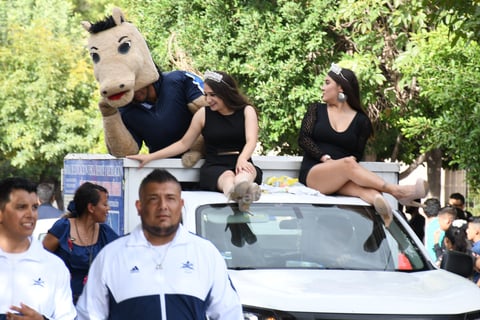 Desfilan en Lerdo por Día de la Revolución Mexicana