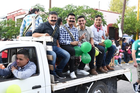 Desfilan en Lerdo por Día de la Revolución Mexicana