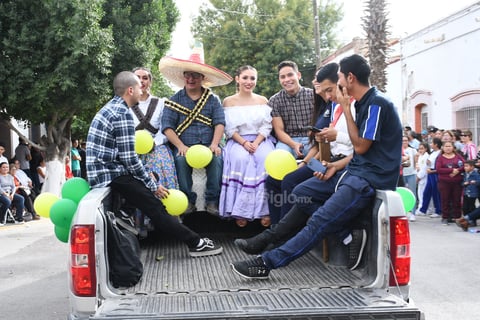 Desfilan en Lerdo por Día de la Revolución Mexicana