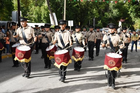 Desfilan en Lerdo por Día de la Revolución Mexicana