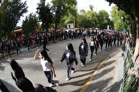 Desfilan en Lerdo por Día de la Revolución Mexicana