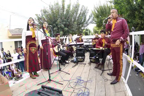 Desfilan en Lerdo por Día de la Revolución Mexicana