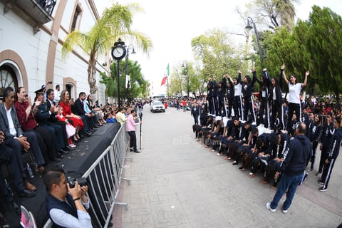 Desfilan en Lerdo por Día de la Revolución Mexicana