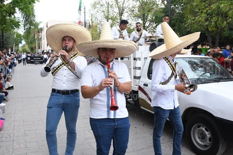 Desfilan en Lerdo por Día de la Revolución Mexicana