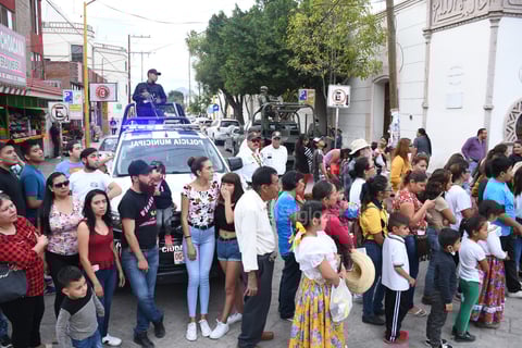 Desfilan en Lerdo por Día de la Revolución Mexicana