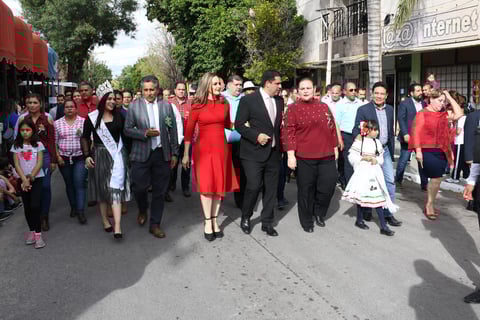 Alcalde al frente. El alcalde Homero Martínez Cabrera fue quien encabezó el desfile revolucionario y expresó que ‘hoy en día, en el país tenemos mucho que festejar, después de la Revolución tenemos una libre expresión’.