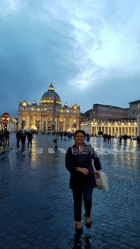 Rosa Nelia en su visita al Vaticano.