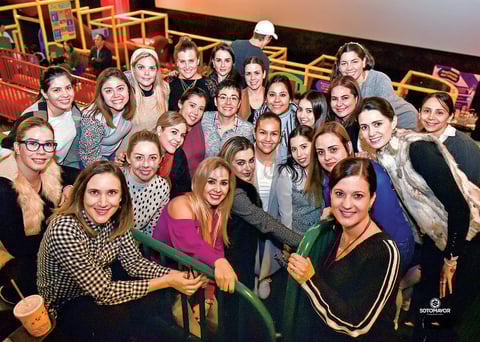 21112019 CELEBRAN EL CUMPLEAñOS DE VICTORIA.  Amigas estuvieron presentes en una divertida fiesta.