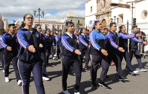 Luego de los honores a la bandera, autoridades civiles y militares, junto con un buen número de ciudadanos fueron testigos de la exhibición de estudiantes, instituciones de seguridad, culturales y deportivas.