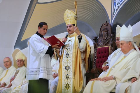 A Armendáriz Jiménez lo acompañaron sus padres, hermanos y otros familiares, así como amigos de la Diócesis de Querétaro, de la cual proviene.