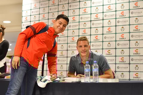 El delantero de Santos Laguna complació a los fanáticos 