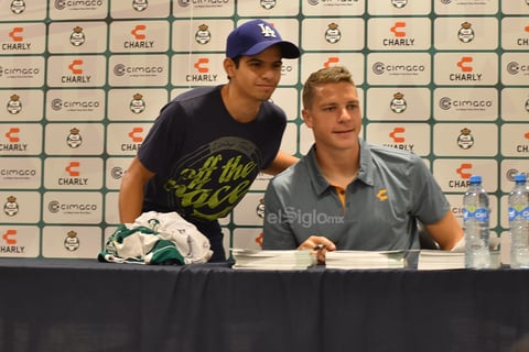 El delantero de Santos Laguna complació a los fanáticos 
