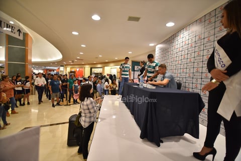 El delantero de Santos Laguna complació a los fanáticos 