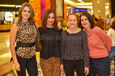 22112019 INAUGURAN NEGOCIO LOCAL.  Susana, Marlene, Cristy y Marlen.