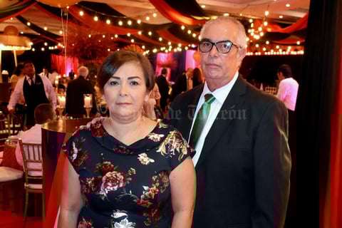 22112019 GOZAN DE EVENTO MéDICO.  Rosy y José Luis.