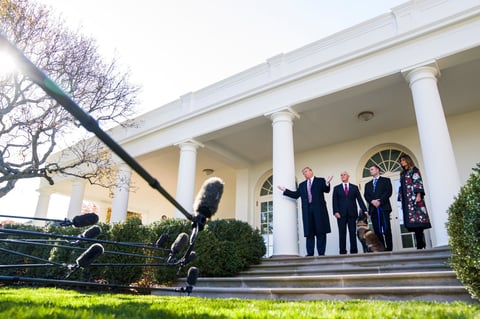 'La perra es increíble. Tan brillante y tan lista', afirmó Trump.