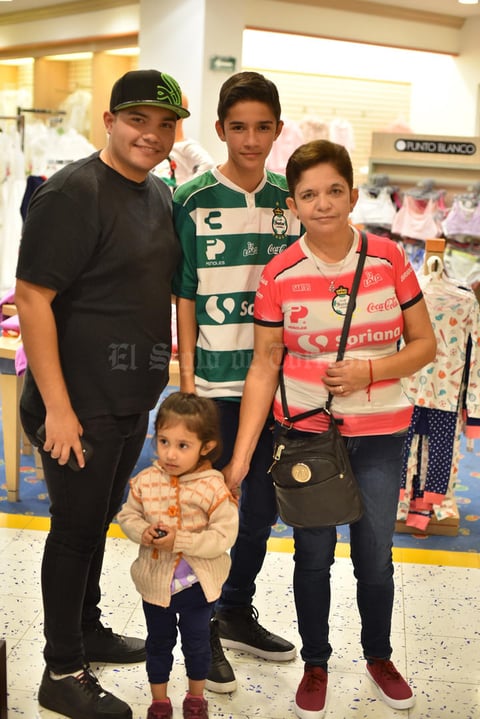 23112019 Alexis, Mario, Ana María y Ximena.