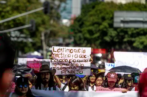 El contingente fue encabezado por madres de víctimas de feminicidio, quienes exigieron que ese problema termine en toda la metrópoli, principalmente en el Estado de México y que, además, no se revictimice a nadie más.