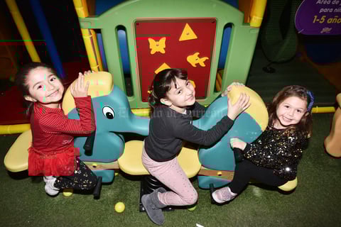 Ariela,Ximena y Camila.