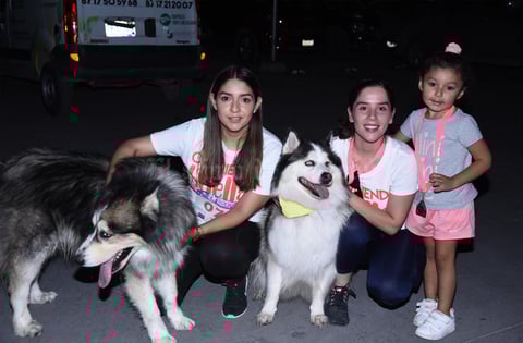28112019 EVENTO CANINO.  Carolina, Sofía, Sara y sus mascotas, Loky y Morgan.