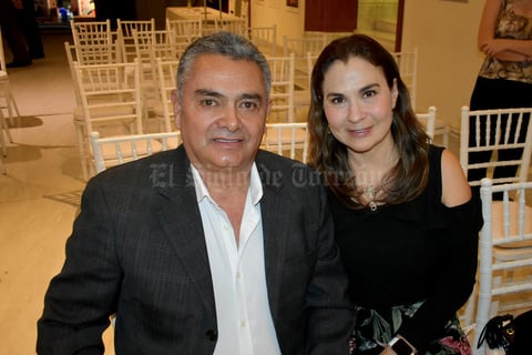28112019 EN EL MUSEO AROCENA.  Manuel y Brigida.